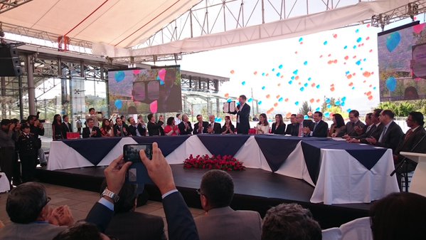 Autoridades firman contrato para construcción del metro Quito