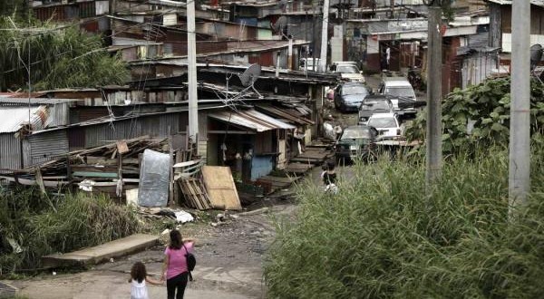 Ecuador redujo la pobreza extrema de 8,7% a 7,9%
