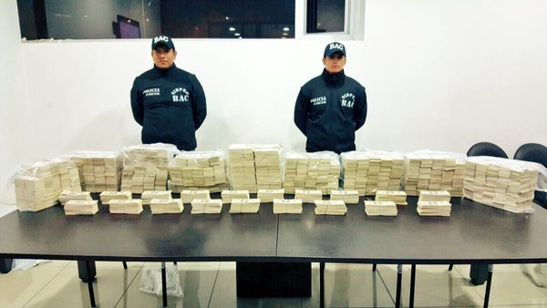 Cinco detenidos con billetes falsos equivalentes a USD 10 millones