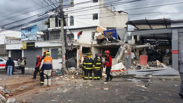32 casas afectadas tras explosión por acumulación de gas en Quito
