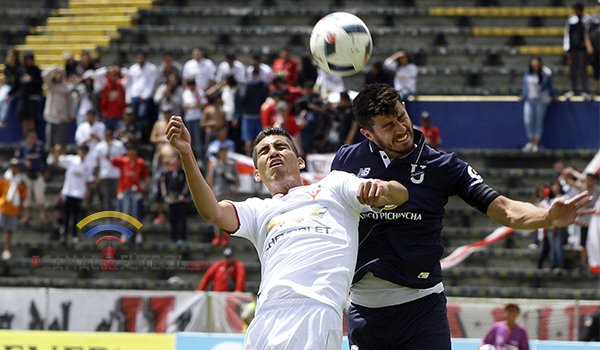 Católica y Liga empatan sin goles en el reinicio del campeonato