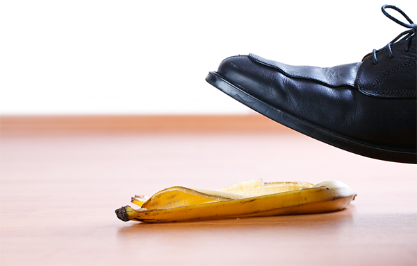 Entregan premio &quot;Nobel&quot; a investigación sobre la física de pisar cáscaras de banana