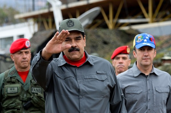 Nicolás Maduro inscribió su candidatura sin oponentes de peso