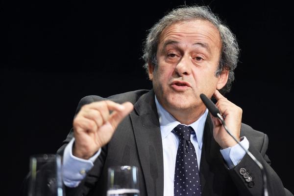 Platini anuncia candidatura a la presidencia de FIFA
