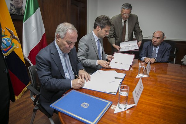Ecuador firma acuerdo de canje de deuda con Italia para aliviar desastre