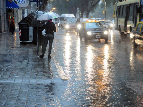 Alerta meteorológica por lluvias y tormentas fuertes en Argentina