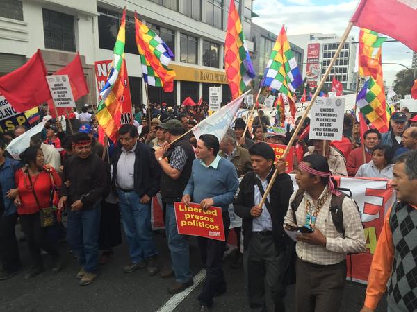 Indígenas marchan en Quito para exigir liberación de manifestantes detenidos