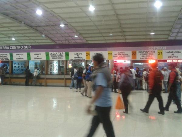 Feriado: Viajeros buscan pasajes en la terminal de Quitumbe