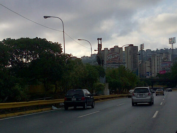 Así amaneció Caracas un día después de la muerte de Hugo Chávez