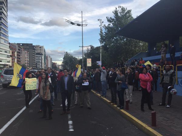 Manifestaciones a favor y en contra del gobierno en el norte de Quito
