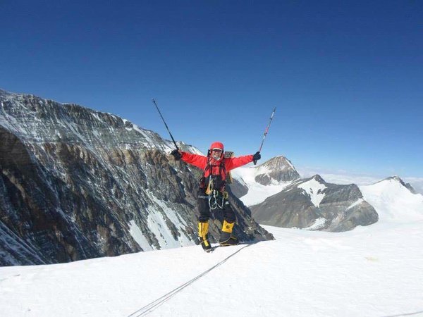 Andinista Carla Pérez llega a la cima del Everest