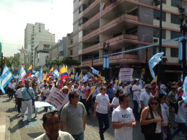 Así se desarrolló la multitudinaria marcha en Guayaquil