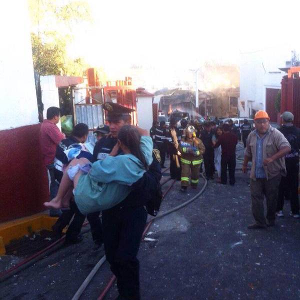 México, en vilo por delicada salud de nueve bebés tras explosión en maternal