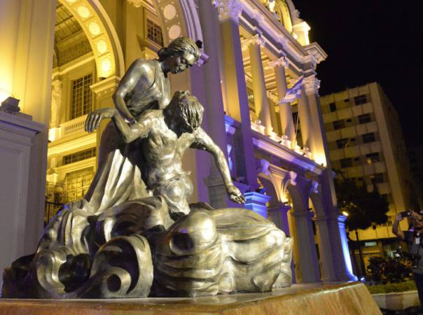 El conjunto escultórico “virtudes de Guayaquil”, un gran momento para Guayaquil