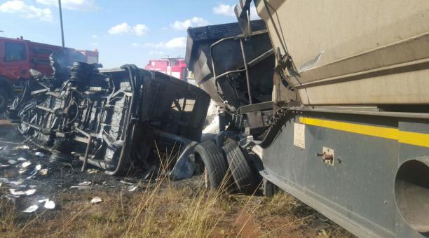 20 niños mueren en un accidente de bus en Sudáfrica