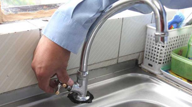 Corte programado de agua potable para 15 barrios de Quito