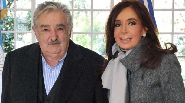 Expresidentes Cristina Fernández y Mujica viajarán a Ecuador por cita de izquierda