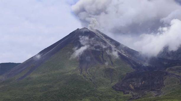 Emisiones de ceniza a alturas mayores a 600 metros en volcán Reventador