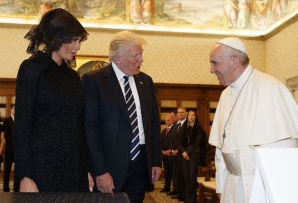 La broma que hizo el papa Francisco a Donald Trump y que solo entendió Melania