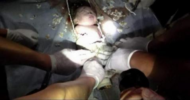 Identificada la madre del bebé rescatado de la tubería de un inodoro en China