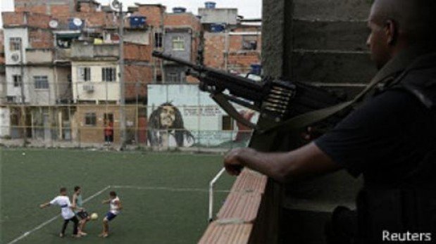 Cerca de 3.000 militares controlarán favela de Río de Janeiro
