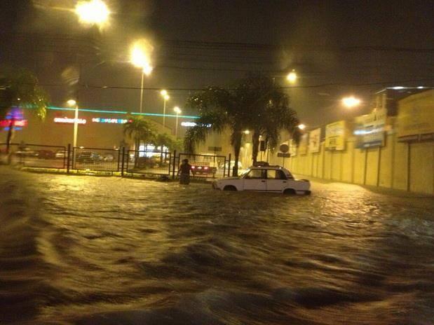 Calles y casas inundadas por lluvias en Guayaquil