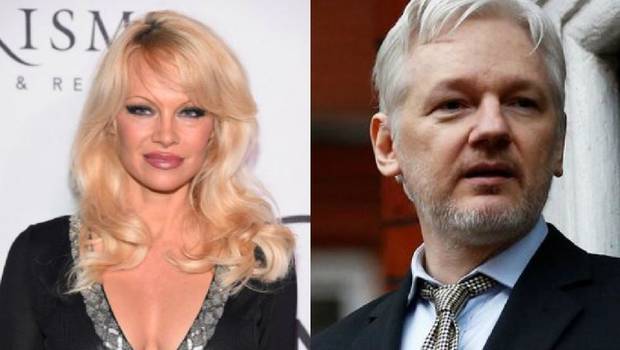 Pamela Anderson no niega que tiene una relación con Julian Assange
