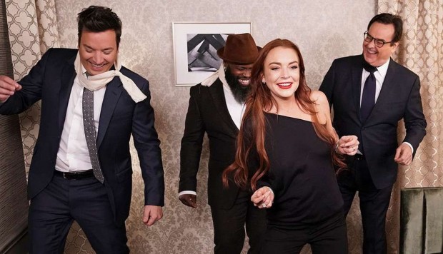 Lindsay Lohan y Jimmy Fallon recrean escena de Bird Box