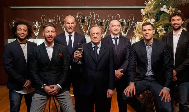 Jugadores del Real Madrid desean una Feliz Navidad