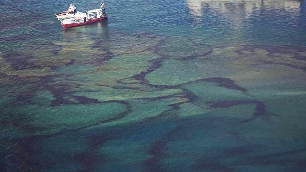 Derrame de combustible en el Golfo de México tras colisión de barcos