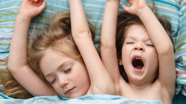 ¿Cuántas horas al día deben dormir los niños y los adolescentes?