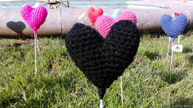 Yarn bombing: bombardeando con calor y color