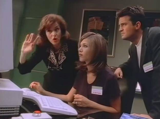Cuando Matthew Perry y Jennifer Aniston enseñaron a usar Windows 95