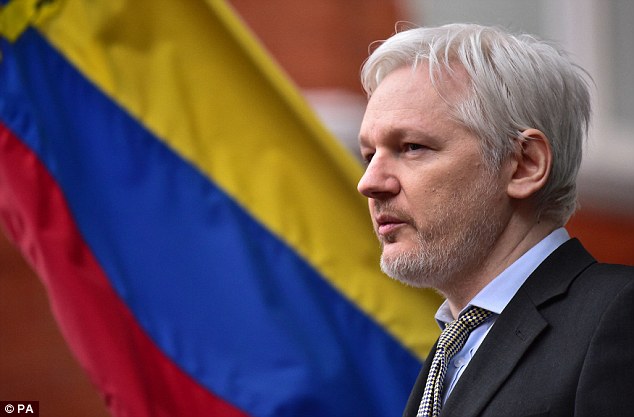 Ecuador &quot;cumplió con su deber&quot; al dar asilo a Assange, dice Rafael Correa