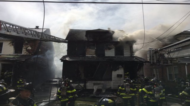 Mueren 5 personas en incendio de una casa en Nueva York