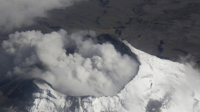 Volcán Cotopaxi registra nivel de actividad interna alta según reporte