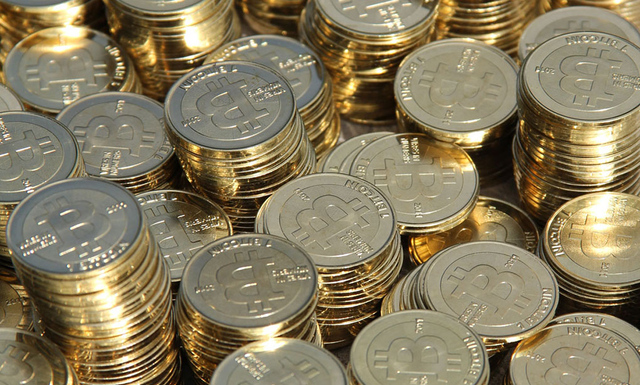 Gana una fortuna tras invertir 25 dólares en bitcoins