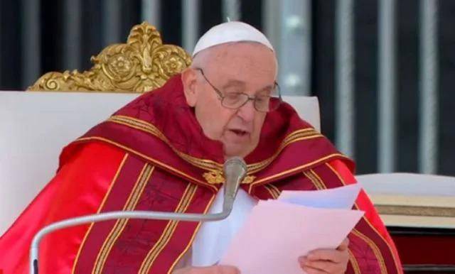 El Papa preside el Domingo de Ramos y advierte del abandono de cristianos