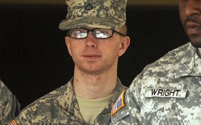 Manning confiesa que buscó exponer papel de EE.UU. en el mundo