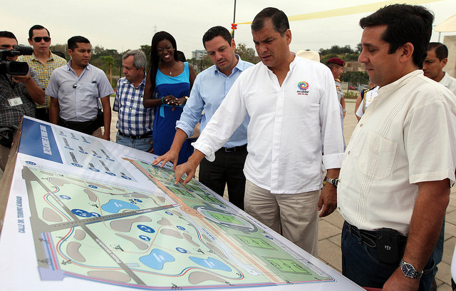 Correa dice que puente que promete el Municipio de Guayaquil es “antitécnico”