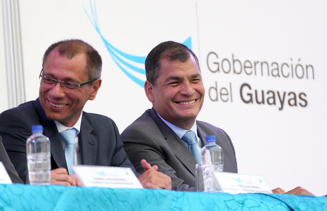Presidente Correa cuestionó a Nebot por las competencias de tránsito