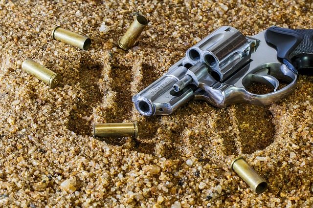 Policía decomisa armas, explosivos y municiones en casa del tirador de Las Vegas