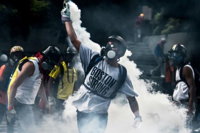 Muere baleado joven y suben a 48 los fallecidos en protestas en Venezuela