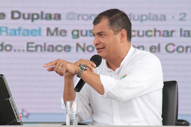 Presidente Correa ofrece aumentar renta petrolera a municipios que apoyen extracción
