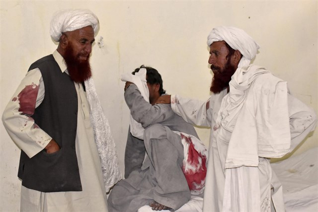 Al menos 70 muertos y 120 heridos por atentado suicida contra candidato electoral en Pakistán