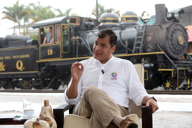 Presidente Correa apoya reducir utilidades de empresas telefónicas