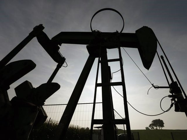El petróleo sube 3,10 dólares en Nueva York, a 56,39 dólares el barril
