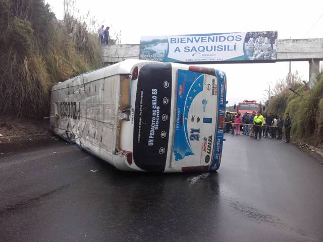 Accidente de autobús en Cotopaxi deja 32 personas heridas