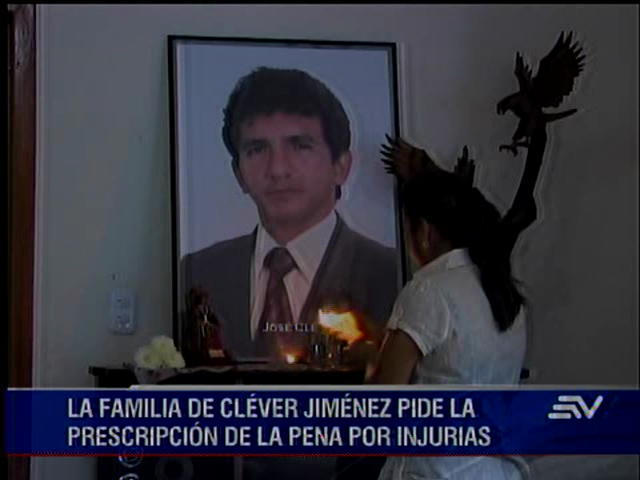 Familia de Cléver Jiménez pide prescripción de pena