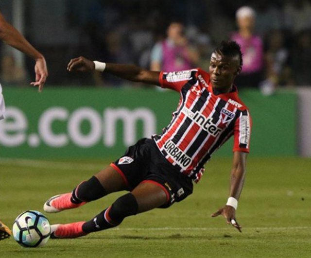 Arboleda fue titular en victoria del Sao Paulo